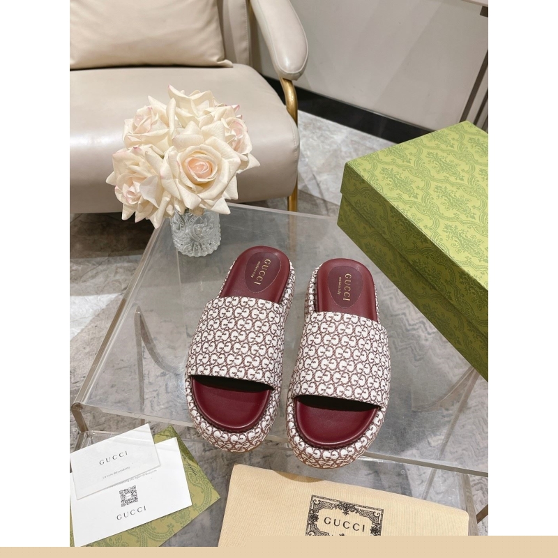 G*u*i slippers